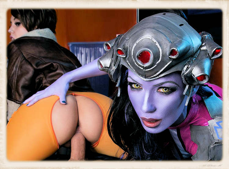 VRcosplayx feature image with Alexa Tomas and Zoe Doll